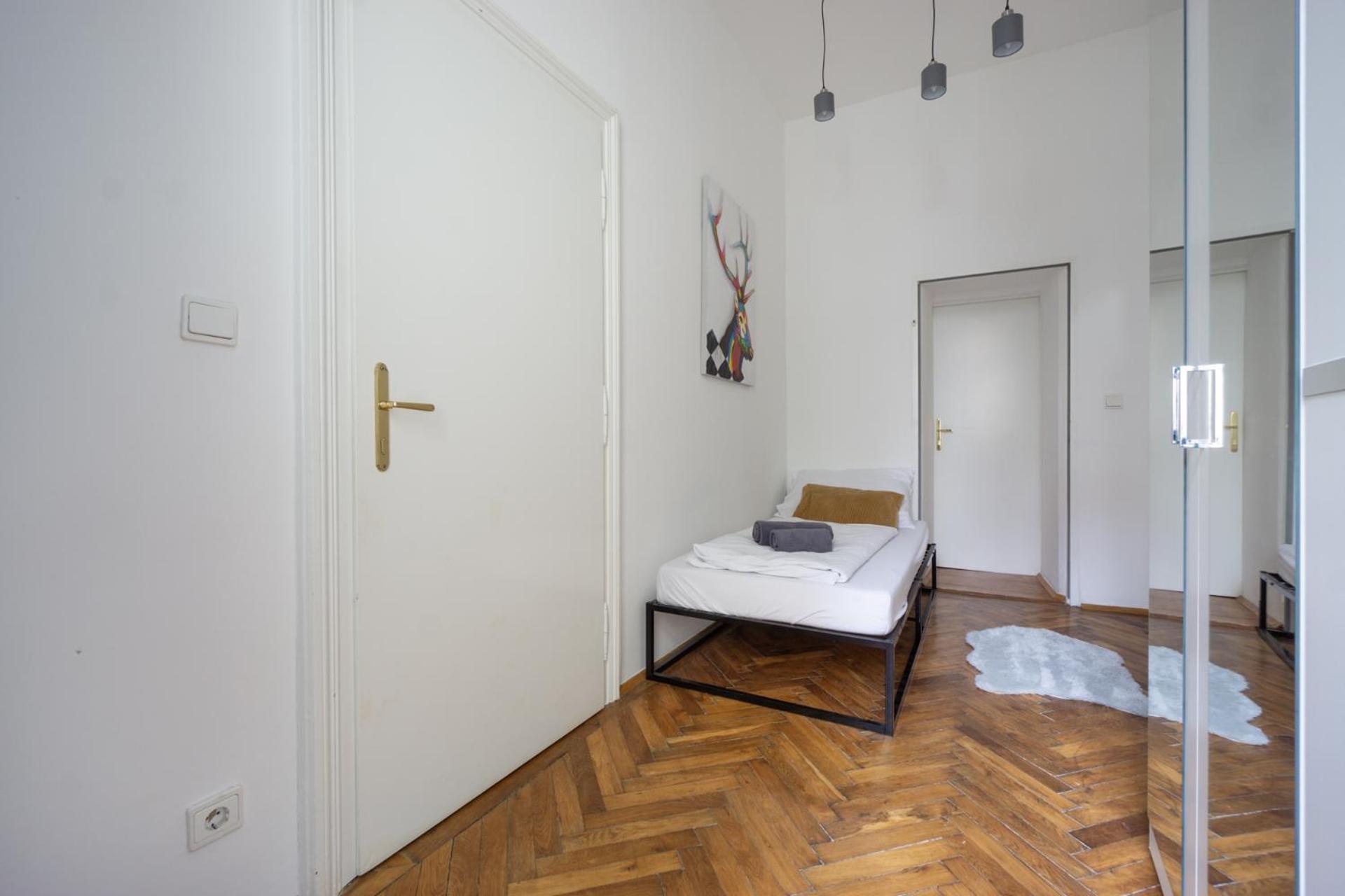 Central Apartment In Viennese Old Building Exterior photo